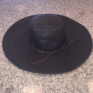 Black Beach Hat